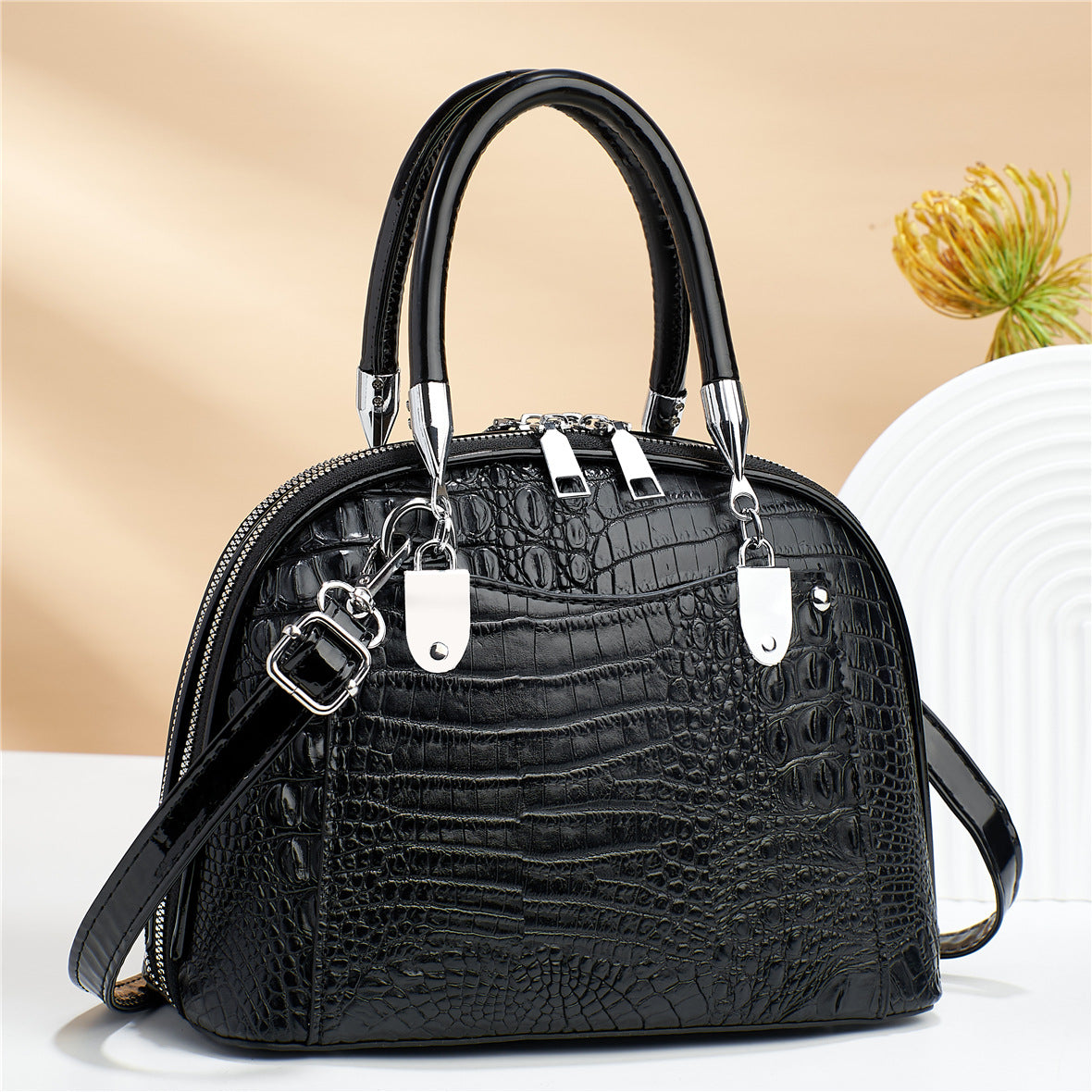 Women's Retro Fashion Elegance Handbag apparel & accessories