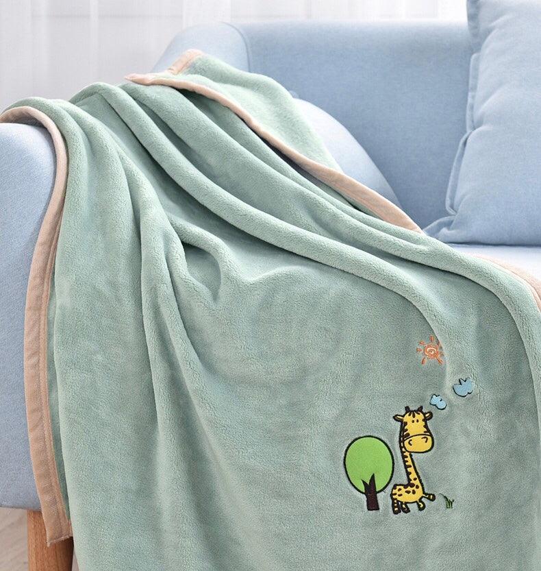 Pet Quilt / Warm Flannel Sleeping Blanket Pet Blanket