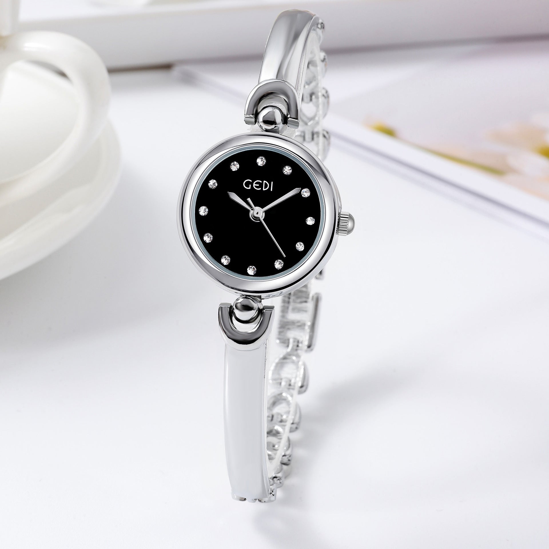 Simple Design Small Exquisite Round Dial Bangle Watch Quartz Watch Jewelry