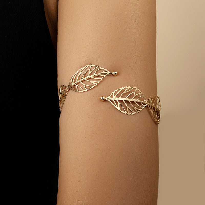 Women's Fashion Metal Eye-catching Hollow Leaf Bracelet Jewelry